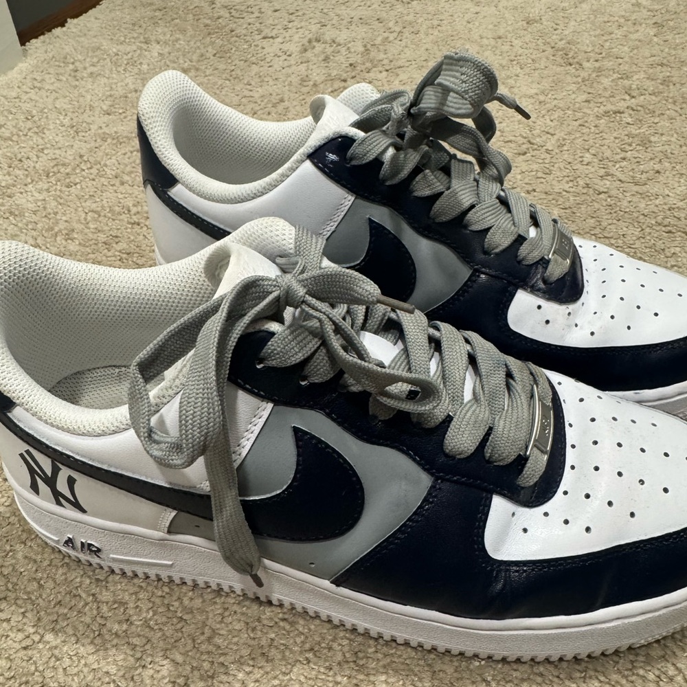 Custom New York Yankees hand painted Nikes